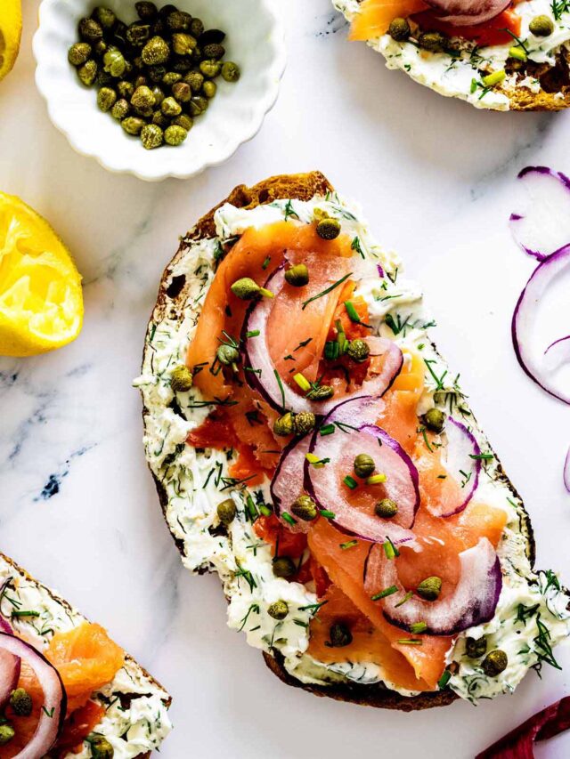 How to Make Smoked Salmon Toasts