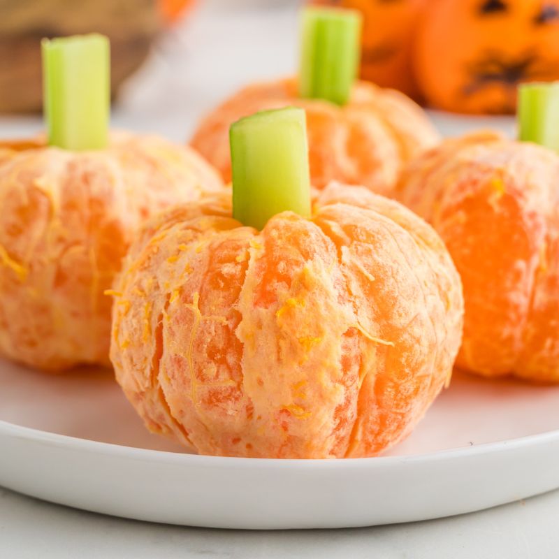 Clementine Pumpkins for Halloween (Easy, Healthy & Cute)